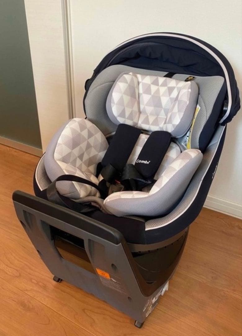コンビ　チャイルドシート　クルムーヴ　スマート　ISOFIX 新生児