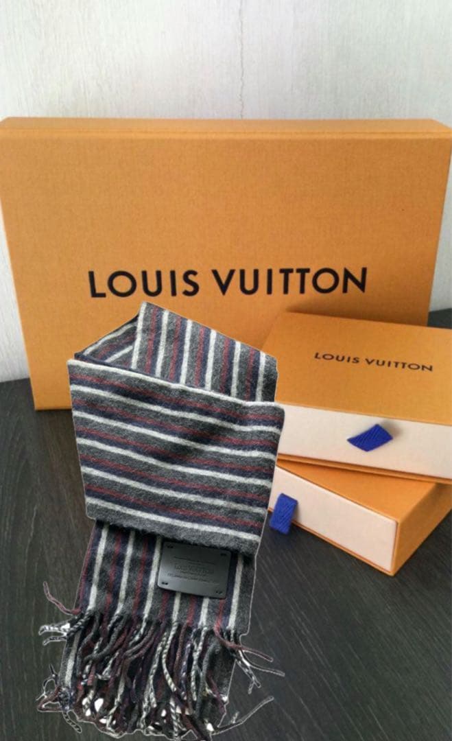 ひ*ろ様 美品！LOUIS VUITTON 大人気　ストライプマフラー