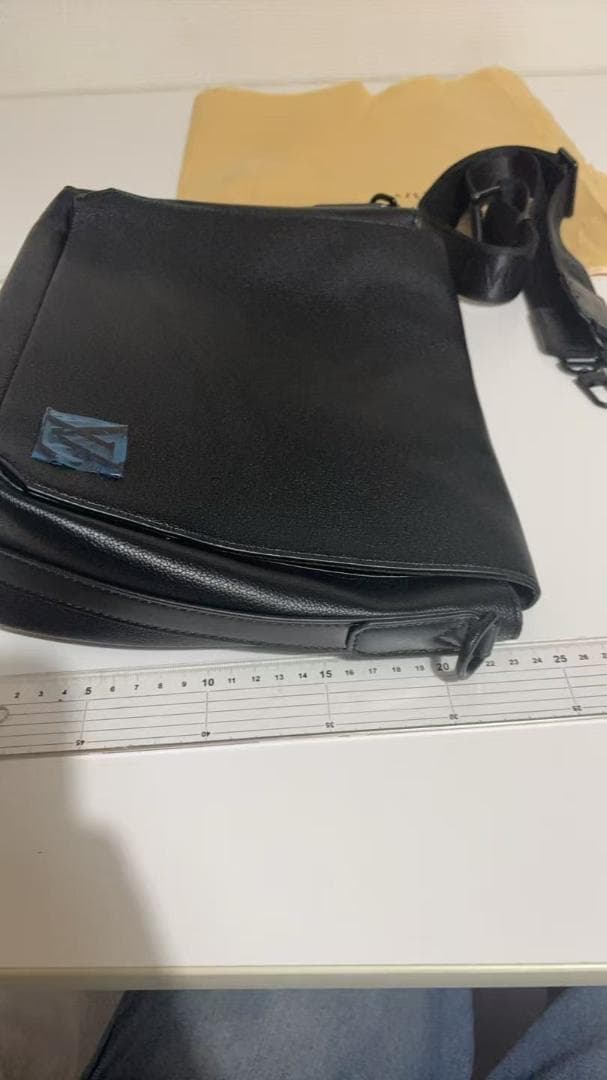 M57080ブラック レザー メッセンジャーバッグ ショルダーバッグ