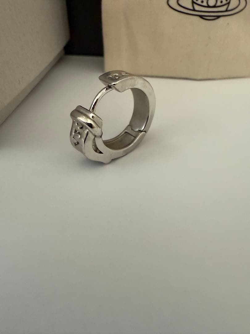 ヴィヴィアン・ウエストウッド　MAN BOBBY シングルフープピアス