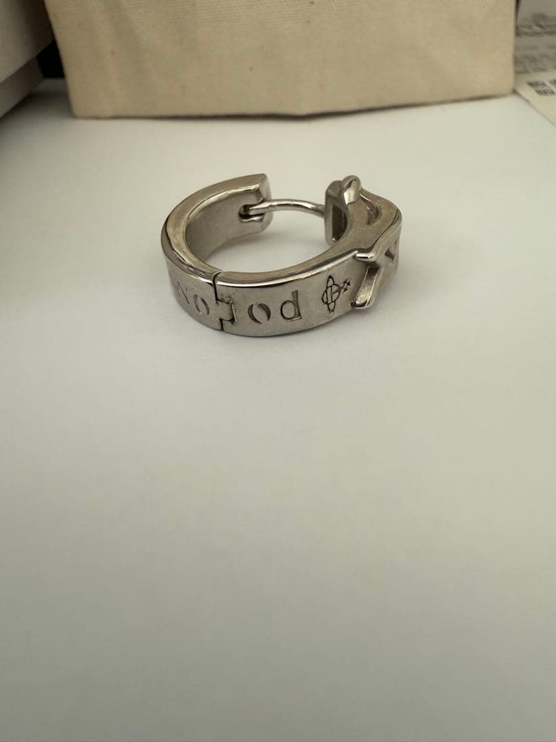 ヴィヴィアン・ウエストウッド　MAN BOBBY シングルフープピアス