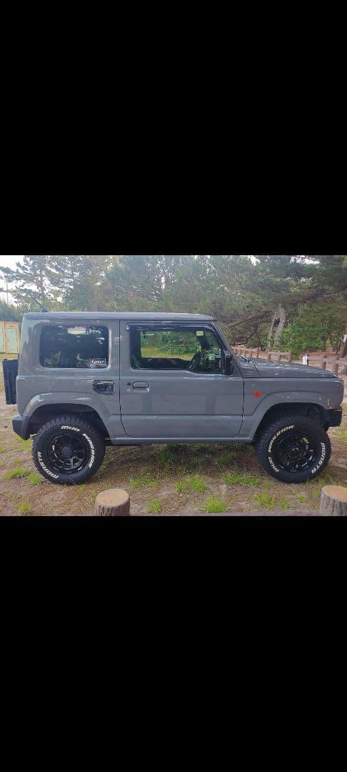 ジムニーJB64 燃料タンクカバー フューエルリッド