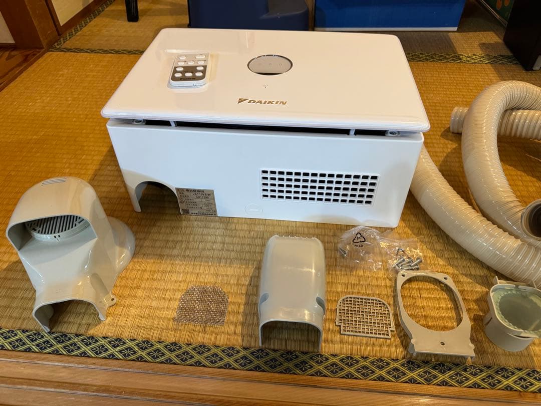 ダイキン　カライエ　除湿乾燥機　水捨て不要　JKT10VS-W