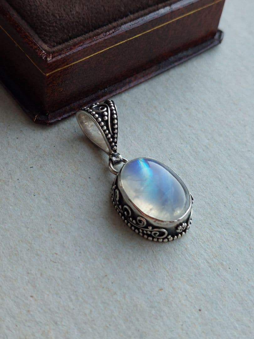 アンティークジュエリー◇ブルームーンストーンのネックレストップ