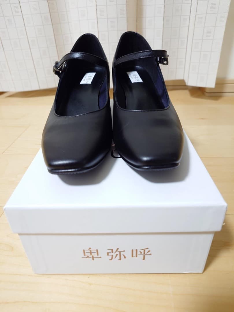 卑弥呼 ヒミコ ヒールスクエアトゥストラップパンプス 25cm ブラック 黒