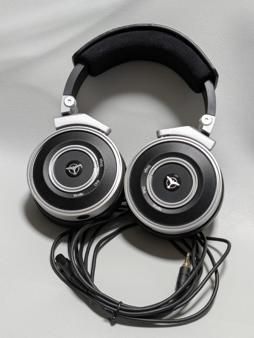AKG K267 TIESTO 密閉型ヘッドホン(有線)、動作確認済