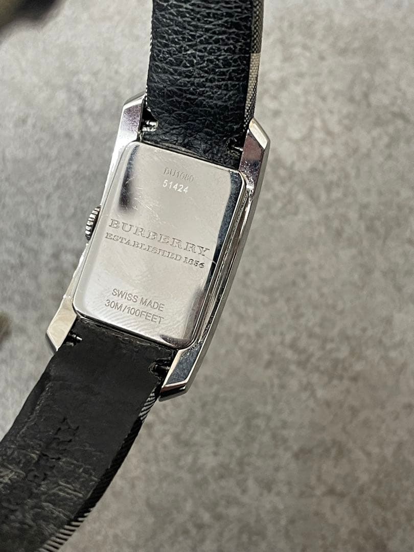 BURBERRY アナログ腕時計 ブラック/ホワイト　不動品