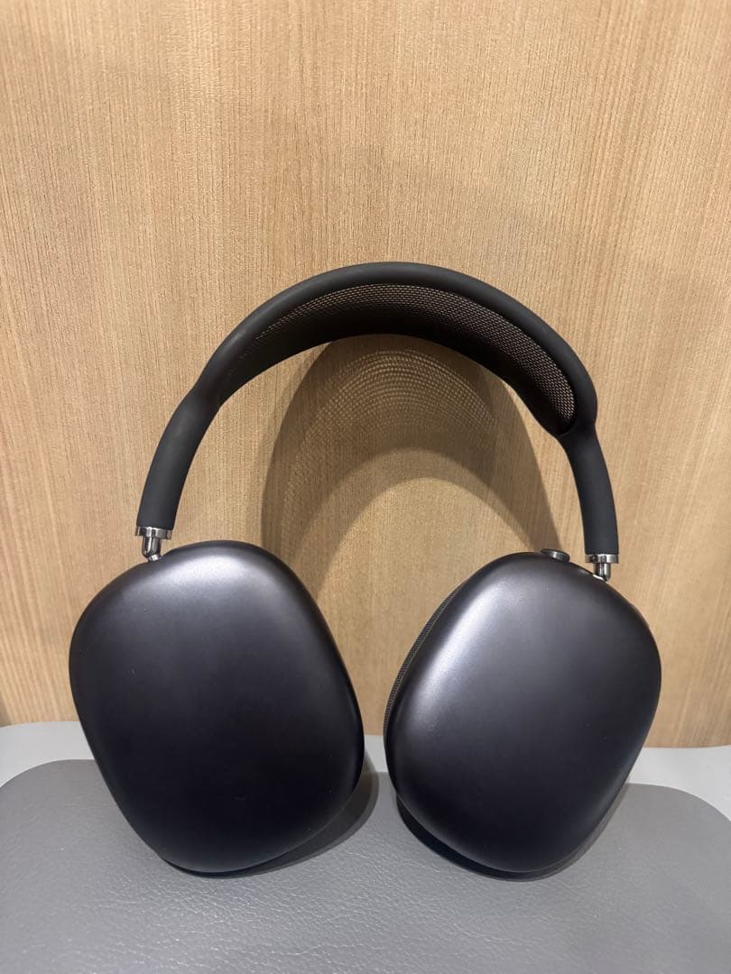ブラック ワイヤレスヘッドホン オーバーイヤー型