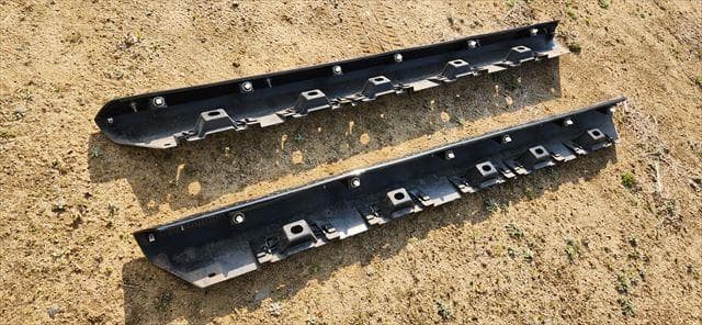 ジムニーシエラJB74ブラックアルマイト縞鋼板プレート付サイドステップ