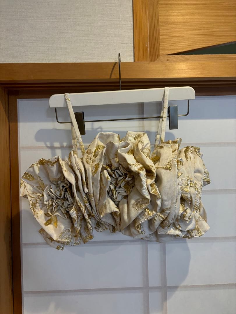 Viviano フリルビスチェ ホワイト・ゴールド ヴィヴィアーノ