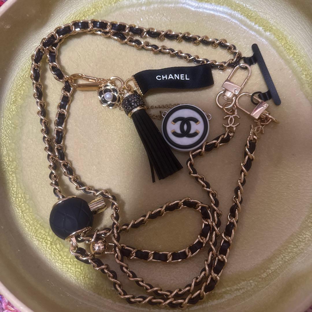15000円 にします！CHANEL タッセル付き携帯ストラップ新品！