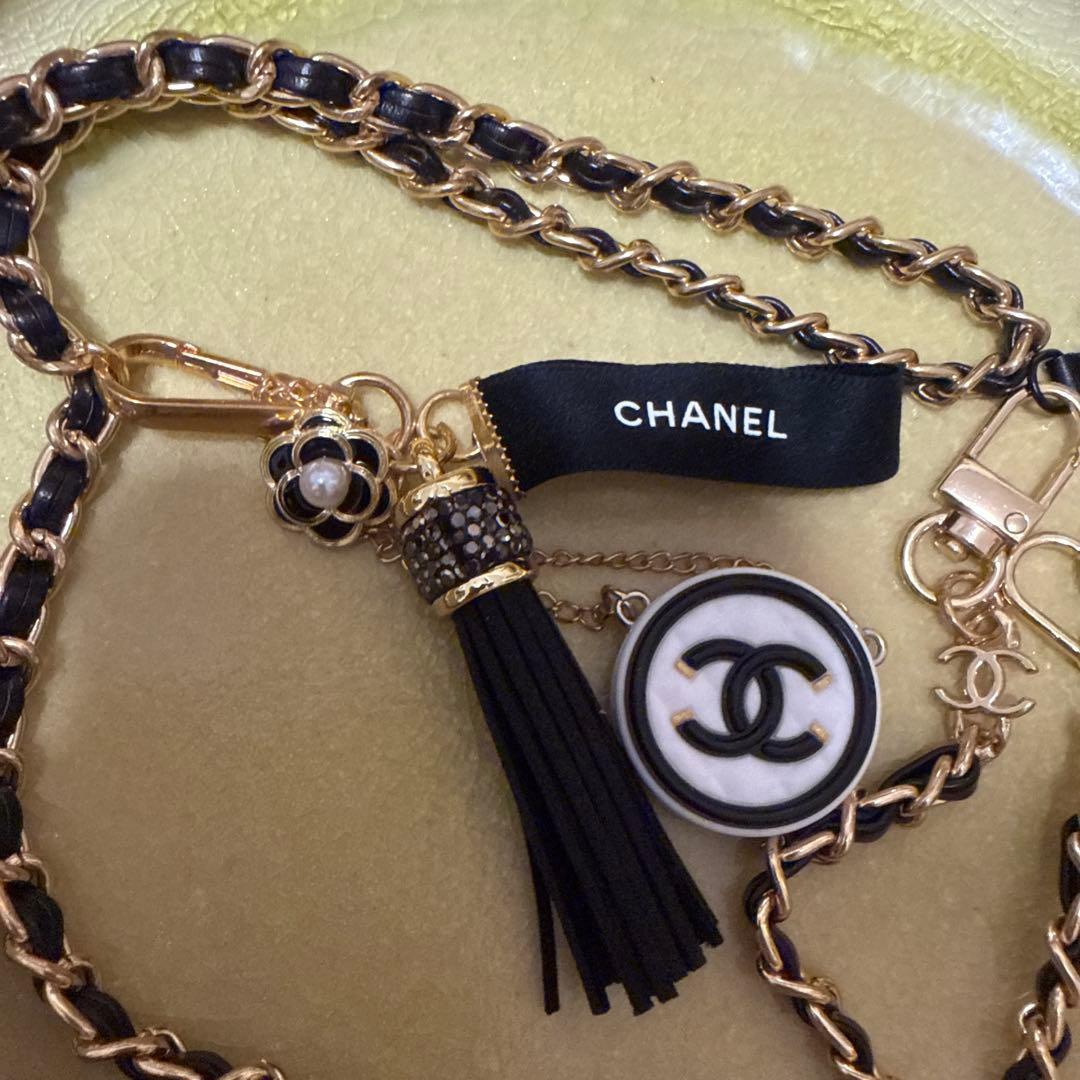 15000円 にします！CHANEL タッセル付き携帯ストラップ新品！