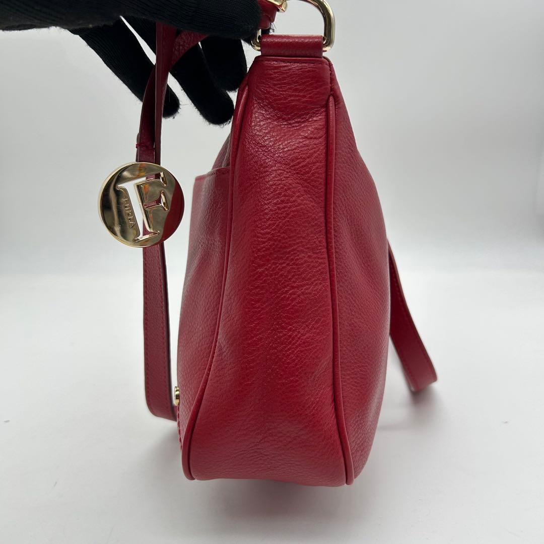 極美品　FURLA　フルラ　ショルダーバッグ　オールレザー　赤　ロゴ　斜め掛け◎