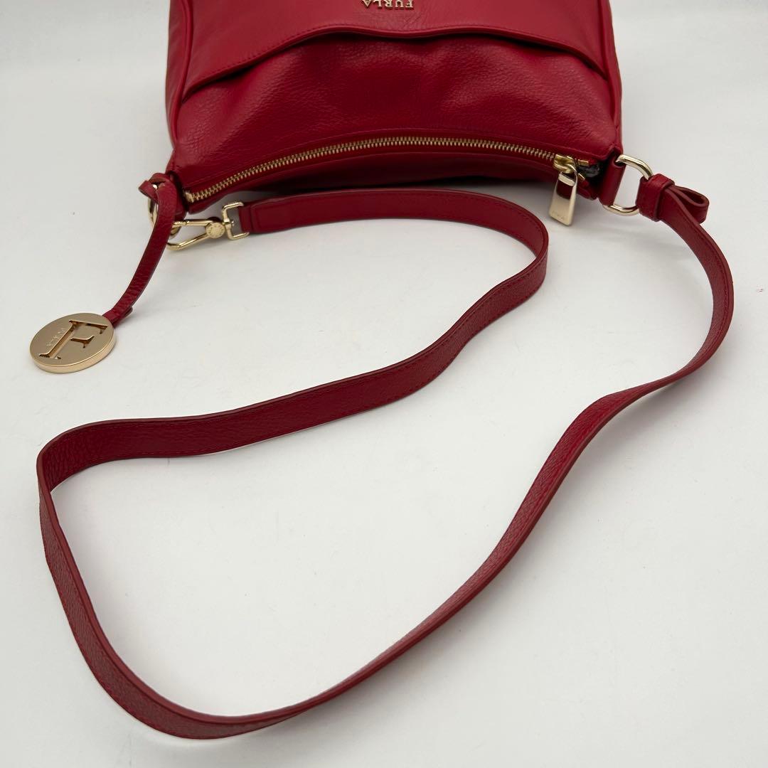 極美品　FURLA　フルラ　ショルダーバッグ　オールレザー　赤　ロゴ　斜め掛け◎