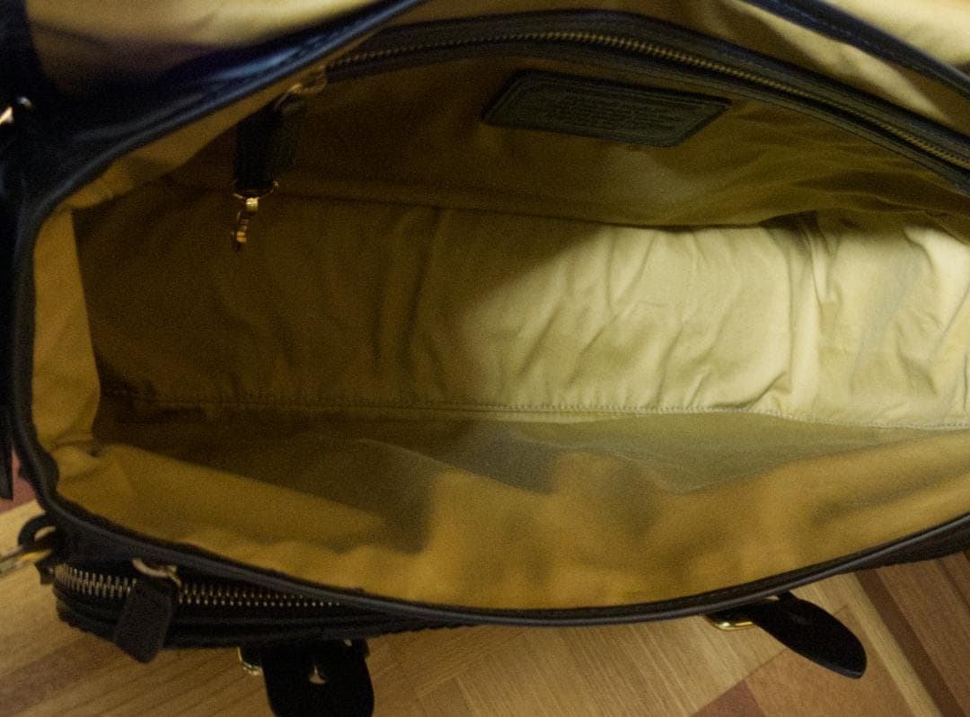 HUNTING WORLD ショルダーバッグ ほぼ新品 ワンオーナー 保証書つき