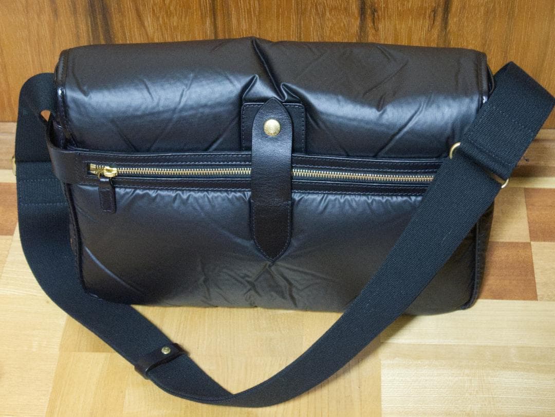 HUNTING WORLD ショルダーバッグ ほぼ新品 ワンオーナー 保証書つき