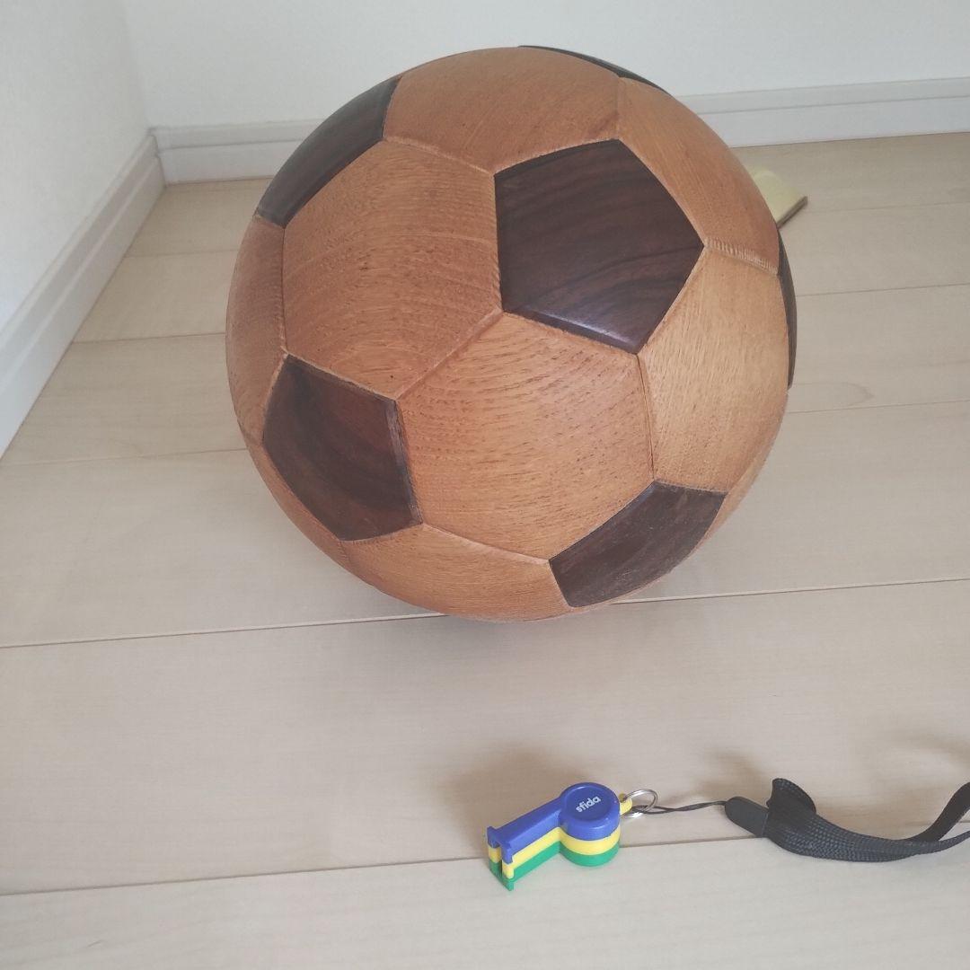 家具のまち大川の木製サッカーボール型オブジェ 約22cm