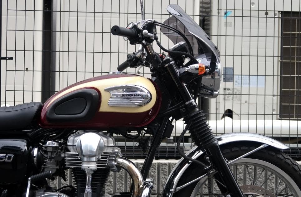 W650　デイトナ（Daytona） ブラストバリアースモークと専用ステー