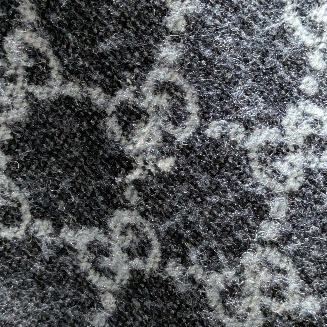 GUCCI グレー ロゴ マフラー フリンジ付き