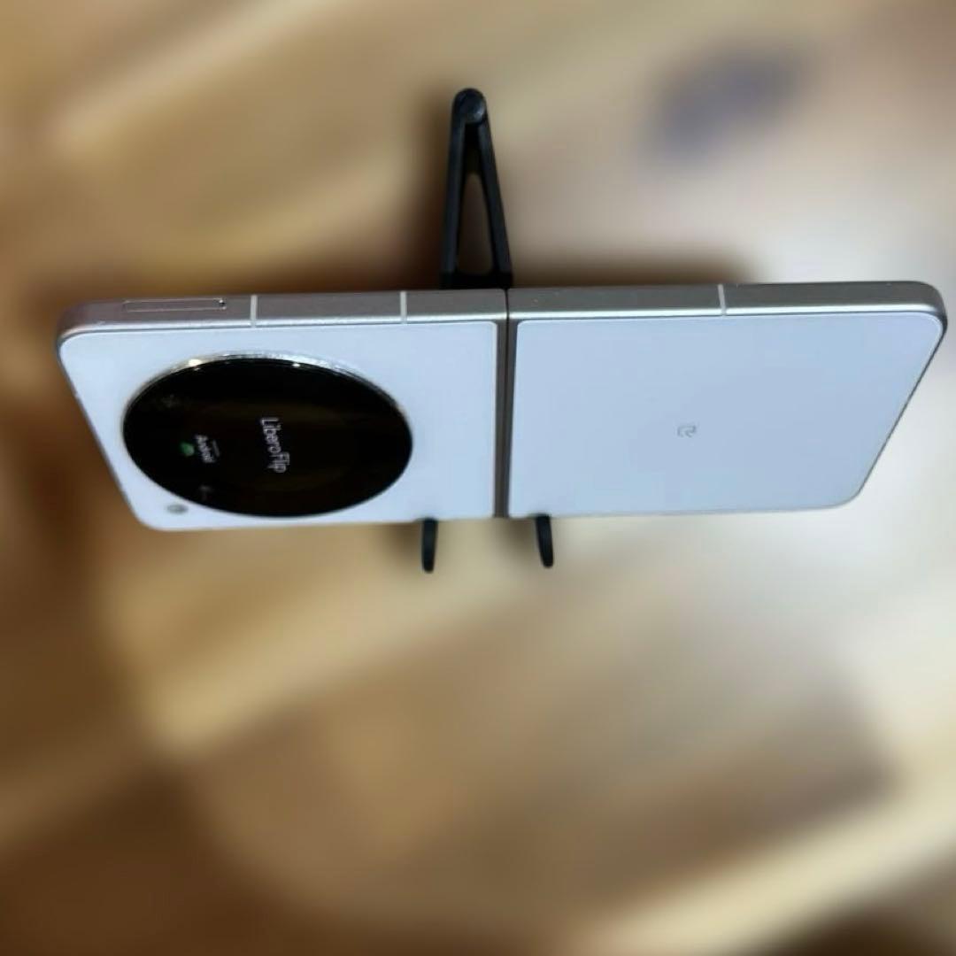 Z335 Y mobileSIMフリー　Libero Flip A304ZT