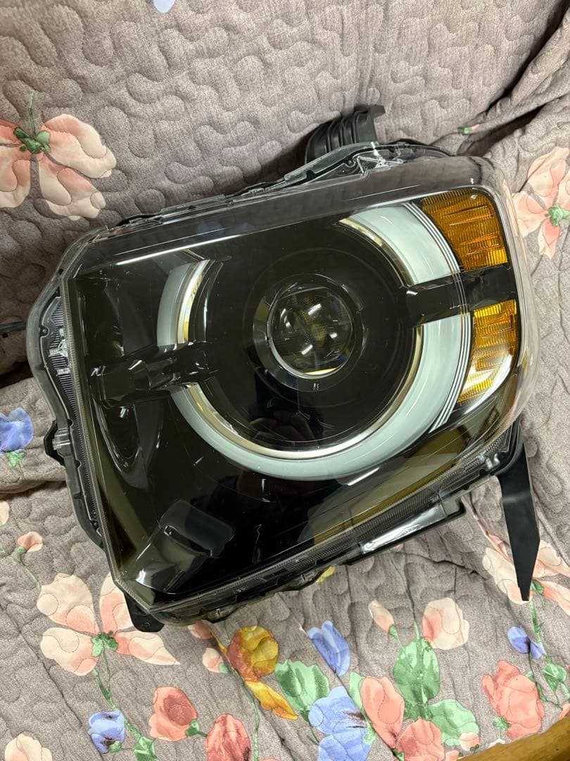 ホンダ N-VAN左LEDヘッドライト