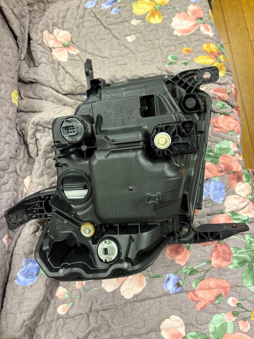 ホンダ N-VAN左LEDヘッドライト