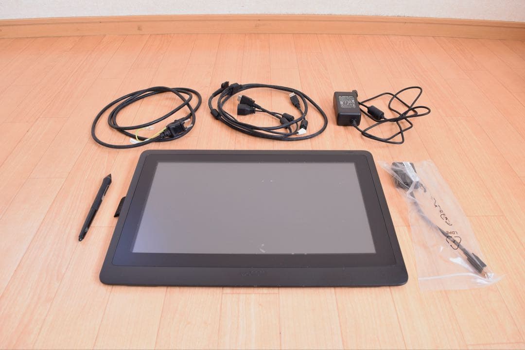 液タブ・ペンタブ Wacom Cintiq16(DTK1660K1D)