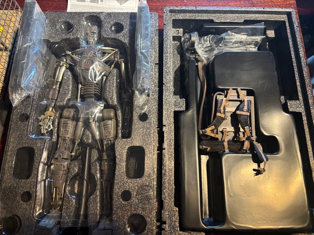 ターミネーター サルベーション エンドスケルトン T-600 1/6スケール