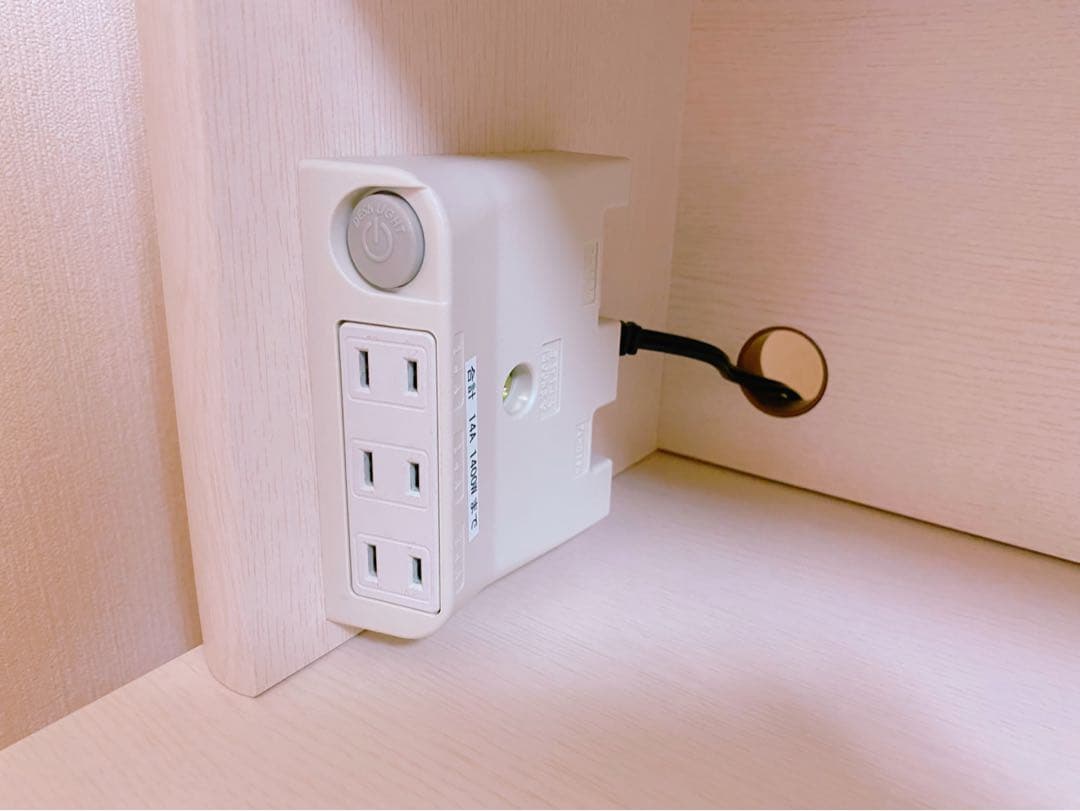 ☆状態良い☆ ホワイト木製デスク 引き出し2つ・棚3つ・電源タップ付