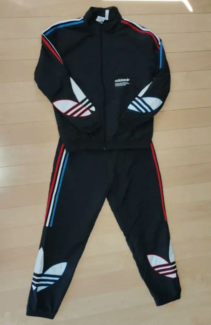 【即購入OK　目黒蓮着用】アディダス　トリコロールウェア上下セット