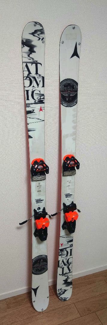 訳あり　ATOMIC　INFAMOUS　フリースタイルスキー　ツインチップ