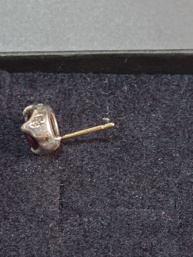 ブラッディマリー　ナットピアス　ガーネット