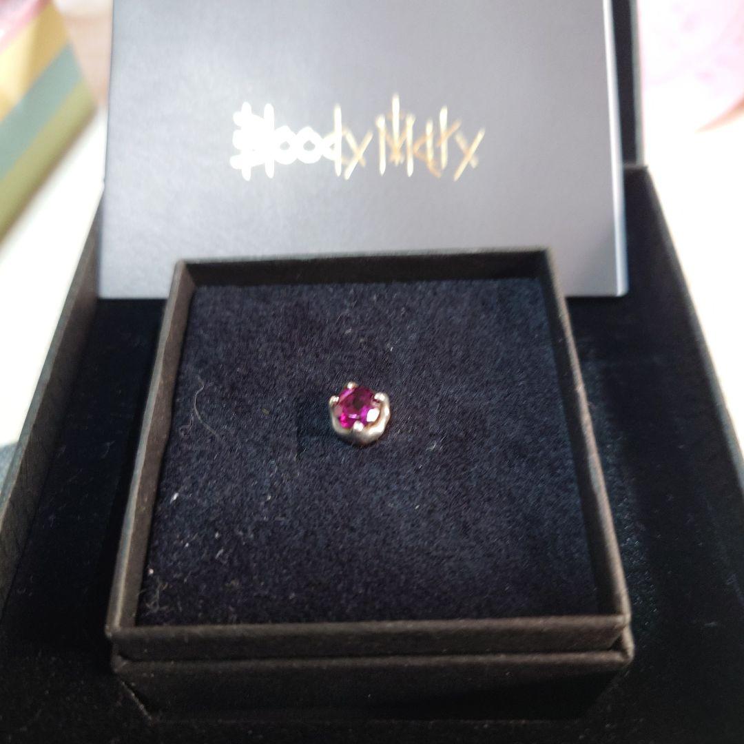 ブラッディマリー　ナットピアス　ガーネット