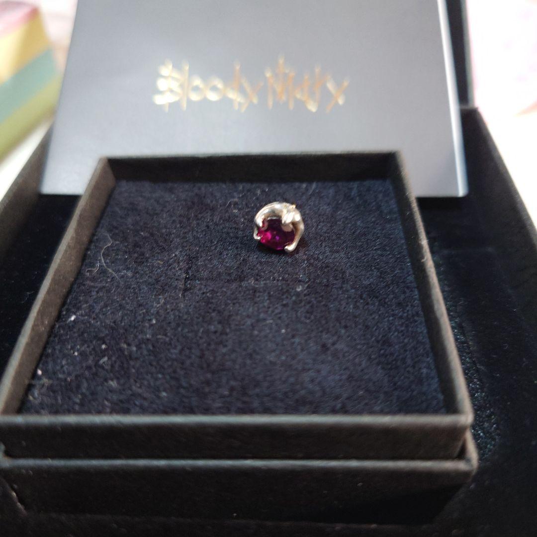 ブラッディマリー　ナットピアス　ガーネット