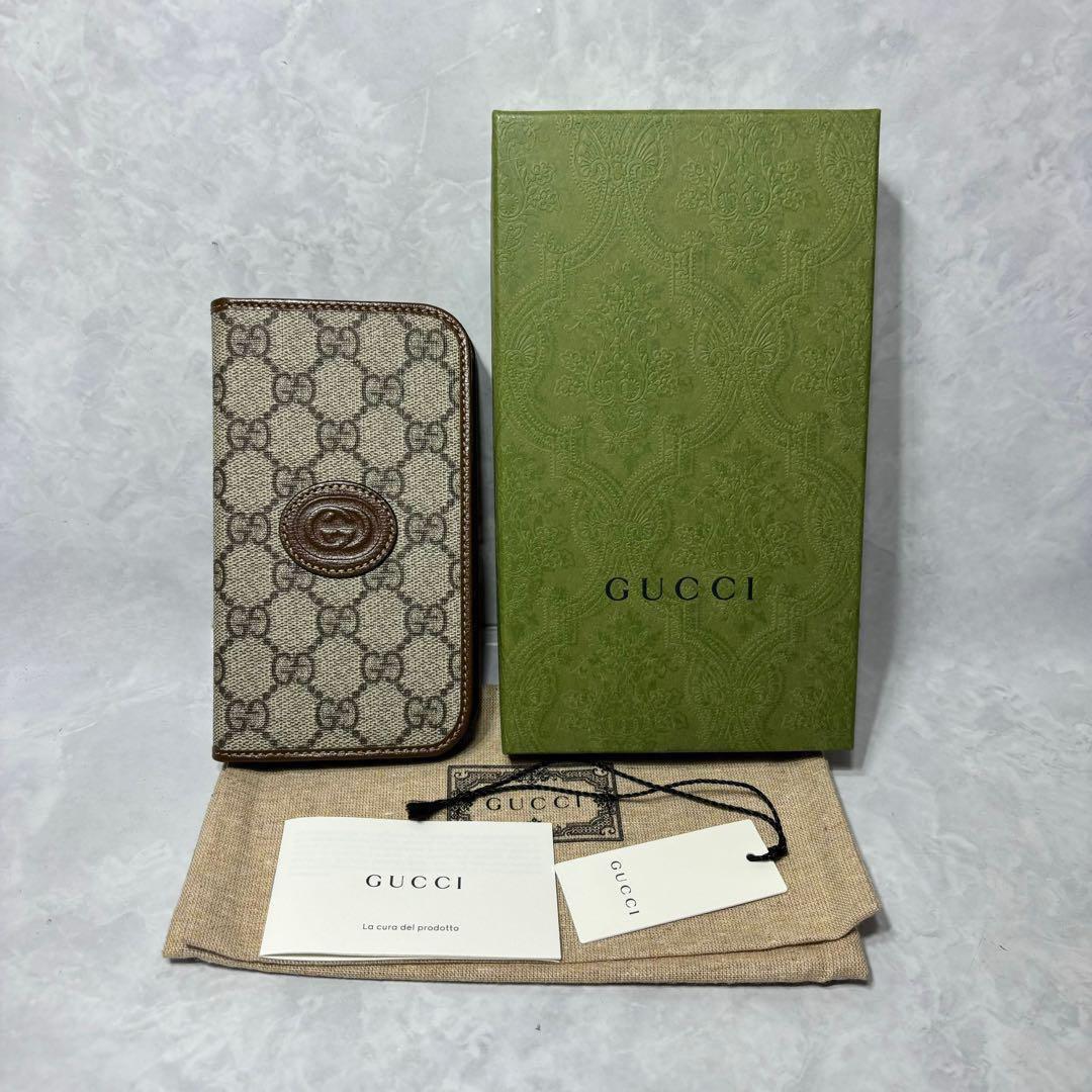 グッチ GG スプリーム PVC レザー iPhone 15 ケース ベージュ