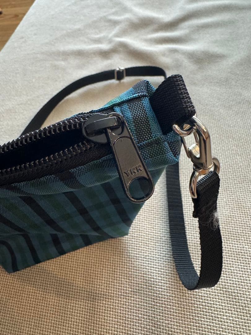 ファミリア　familiar 舟形ポシェット