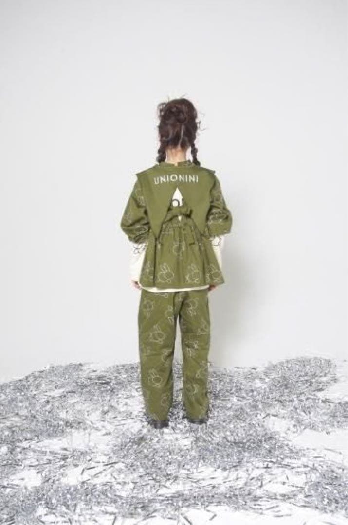 セール⚫︎UNIONINI⚫︎カーキにシルバーのうさぎのトップス 10/12Y