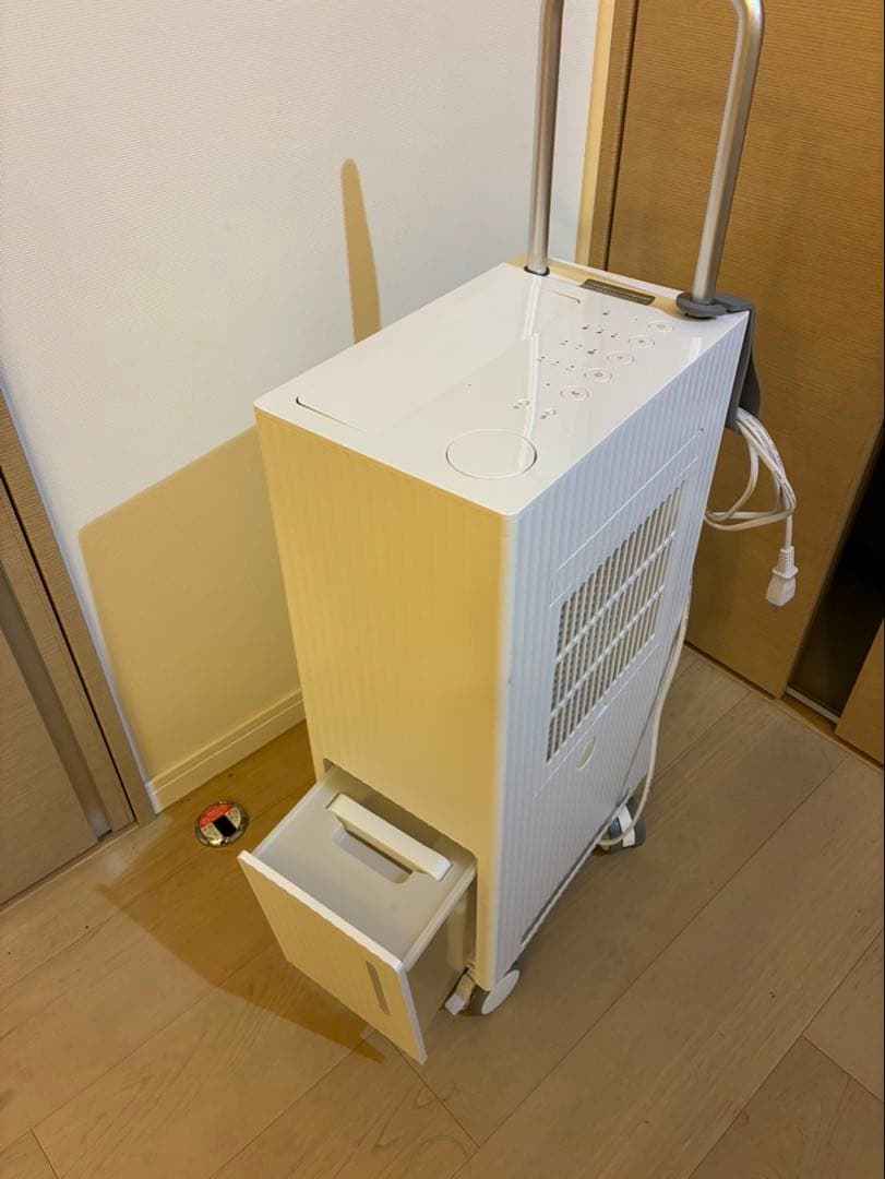Cado カドー　除湿機　DH-C7000　2017年製　ホワイト