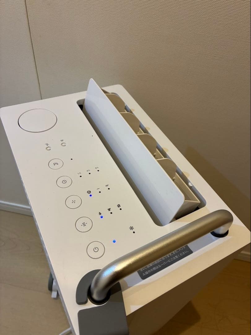 Cado カドー　除湿機　DH-C7000　2017年製　ホワイト