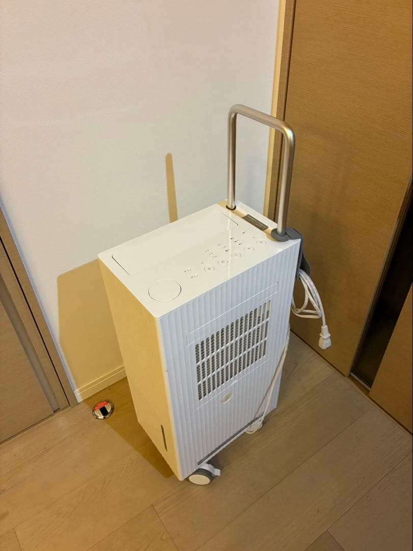Cado カドー　除湿機　DH-C7000　2017年製　ホワイト