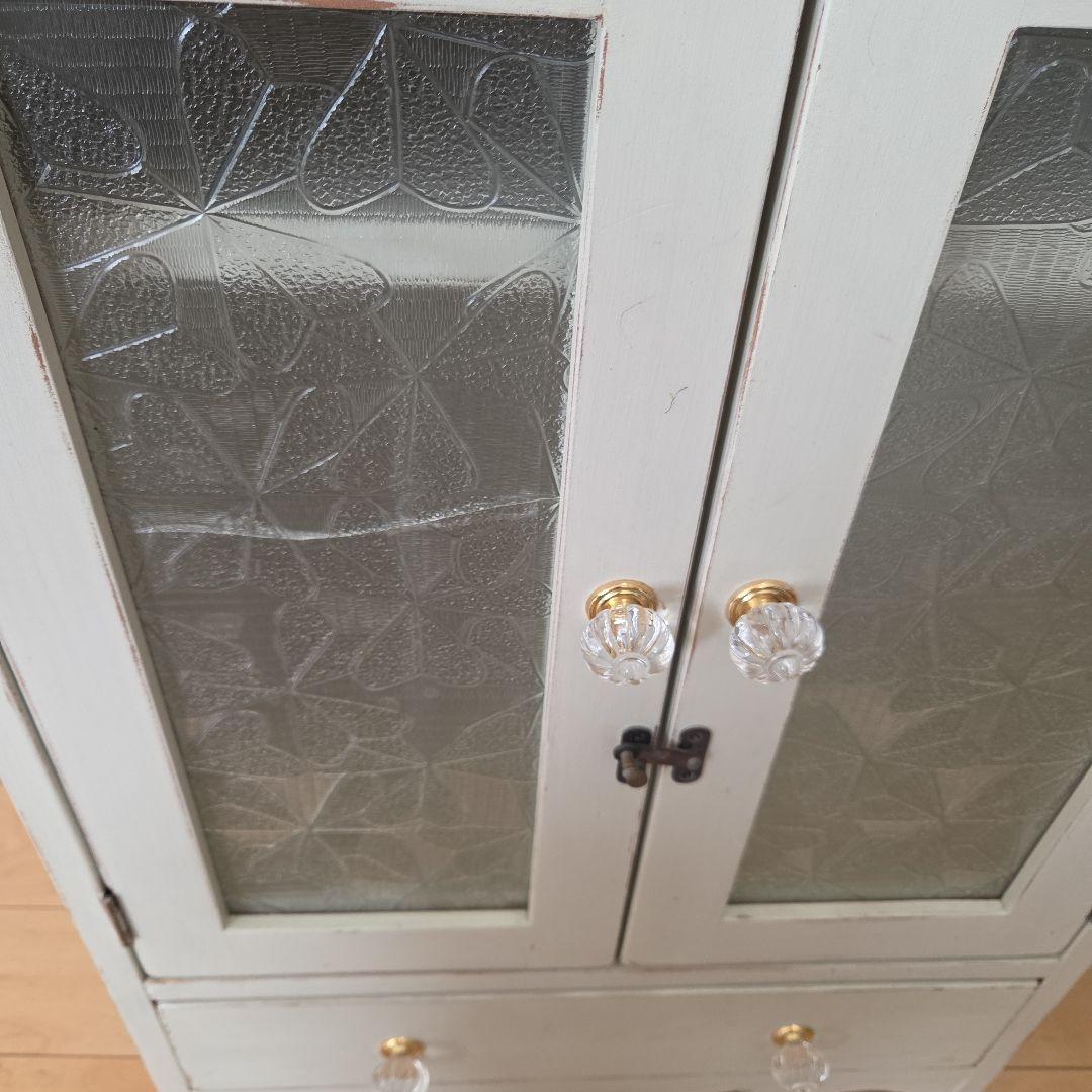 アンティーク風　ホワイト木製キャビネット