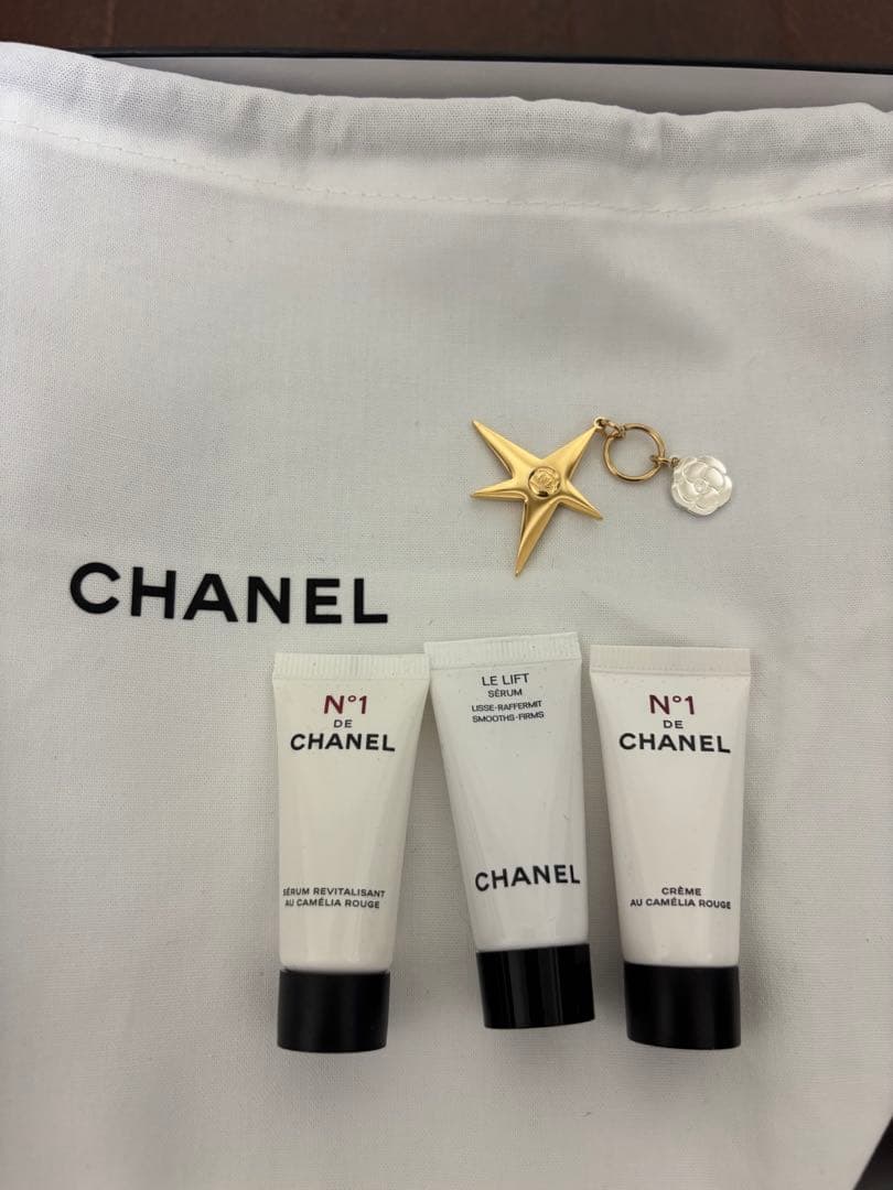 完売品新品未使用CHANELルージュココ グロス トリオセット／巾着チャーム等付