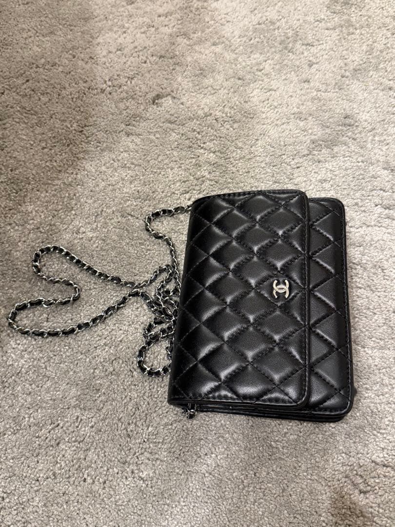 ブラック ショルダーバッグ　早い者勝ち