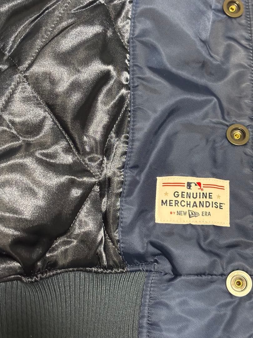 美品！NEWERAニューエラ　ヤンキースYankees スタジャン ネイビー　L