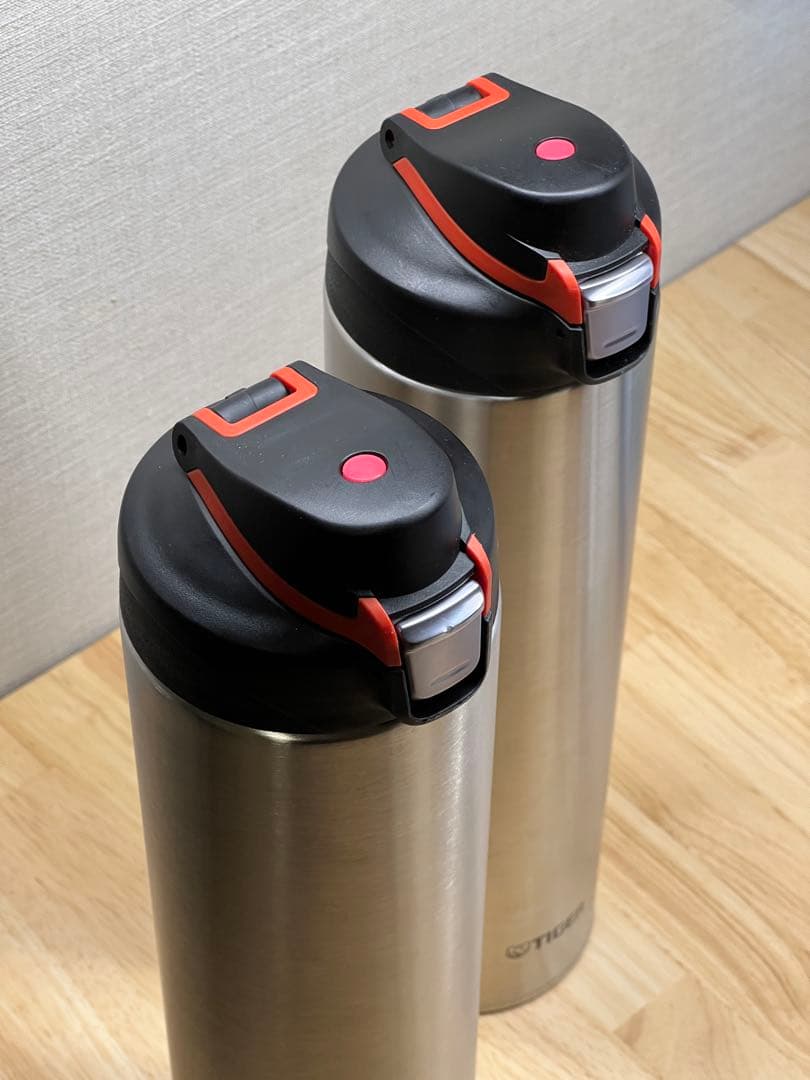 TIGERステンレス 水筒2本セット・ケース付き