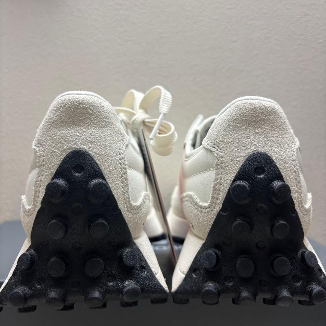 【新品】ニューバランス　WS327JWAB 23.5cm