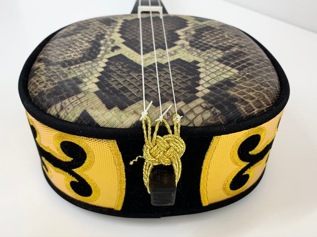 ジ*ン様 美品 沖縄三線 蛇皮 人口皮 入門 初心者用 ケース バチ付き