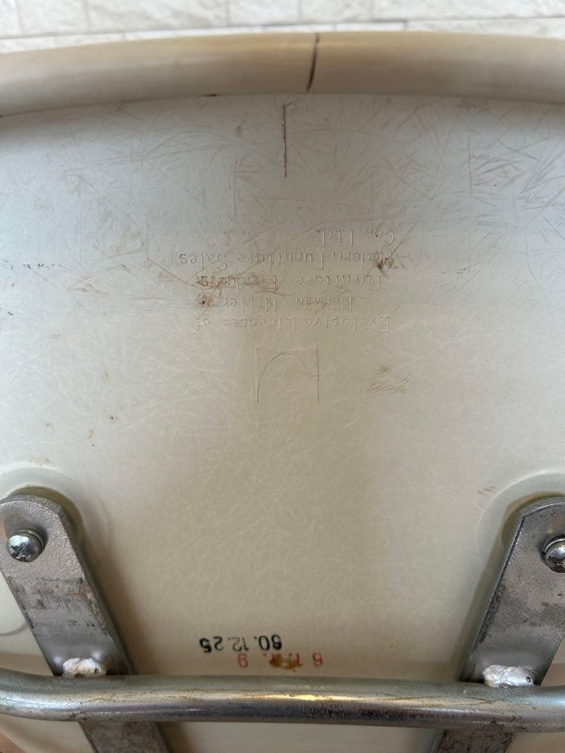 HermanMiller ハーマンミラー　Eames イームズワインレッド