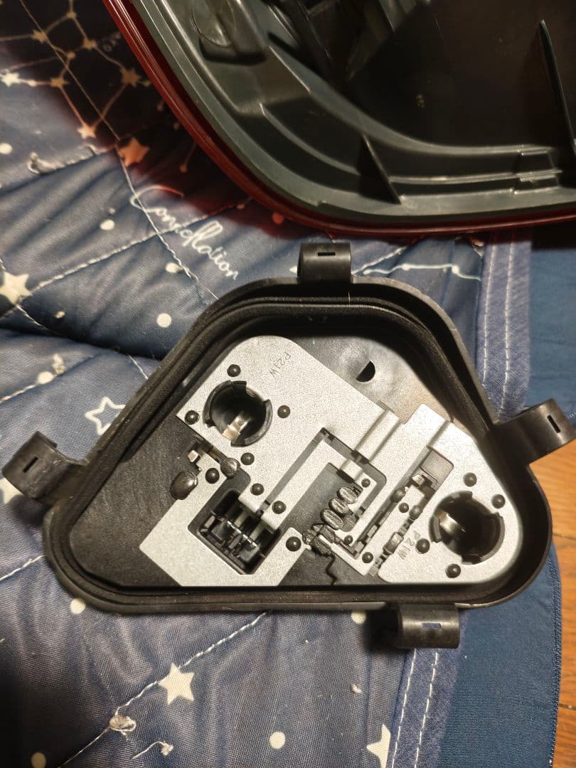 運転席　テールランプ外側　前期　bmw f30