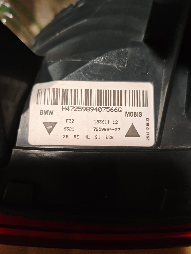 運転席　テールランプ外側　前期　bmw f30